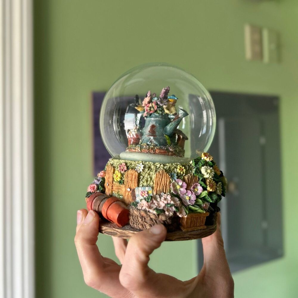 VTG Charming Encased Garden Textured 3D Floral Cottagecore Globe Accent Decor - Picture 6 of 9